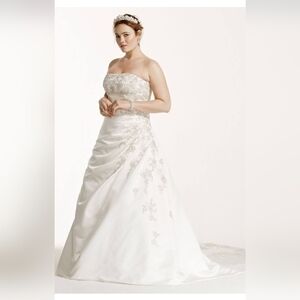 NWT David's Bridal White Strapless A-Line Wedding Gown with Beaded Lace